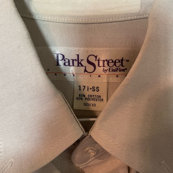 Mens short sleeve shirts. Uniform shirts. Button down shirts. 4 mens shirts - Picture 4 of 10